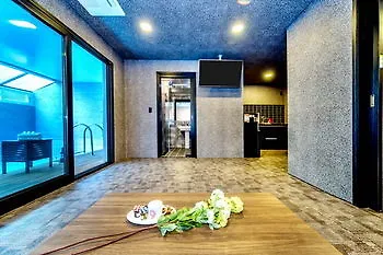 Ninespavill Jeju Hotel
